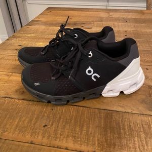 ON Running shoes women Black/white size 7.5